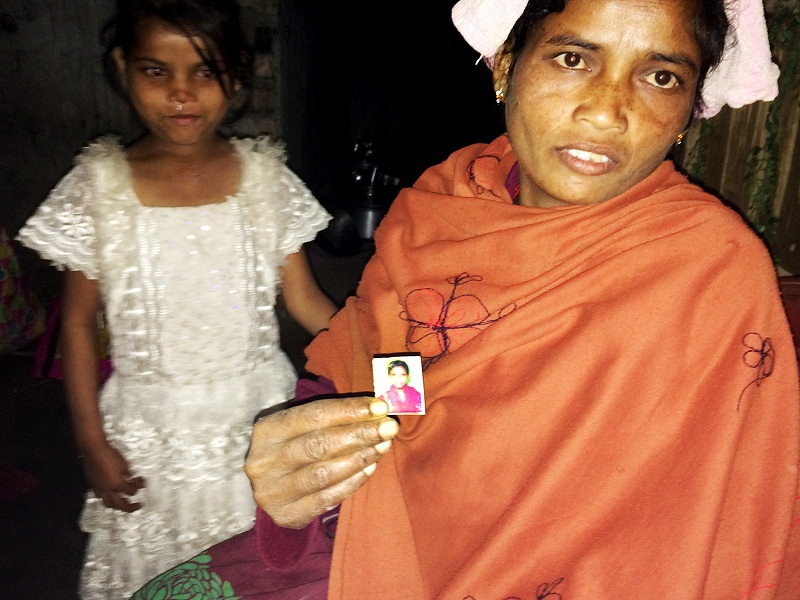 Rukmani Naik of West Bengal state poses with a picture of her 14-year-old daughter who left their home in the Diana Tea Estate to work in another city, January 12, 2017. Reuters