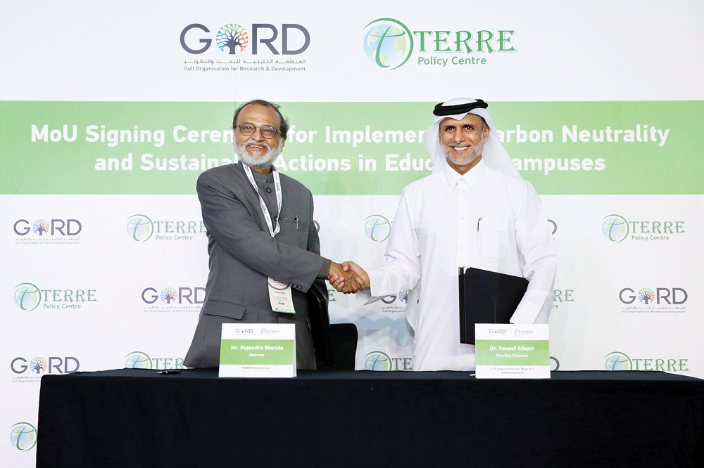 Dr. Yousef Alhorr (right), Chairman of GORD, and Rajendra Shende, Chairman, Terre Policy Centre, shaking hands after the agreement signing.