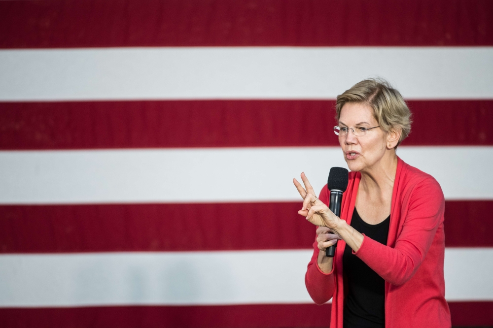 Elizabeth Warren addresses a crowd outside of the Francis Marion Performing Arts Center October 26, 2019 in Florence, South Carolina. Sean Rayford/Getty Images/AFP 
 