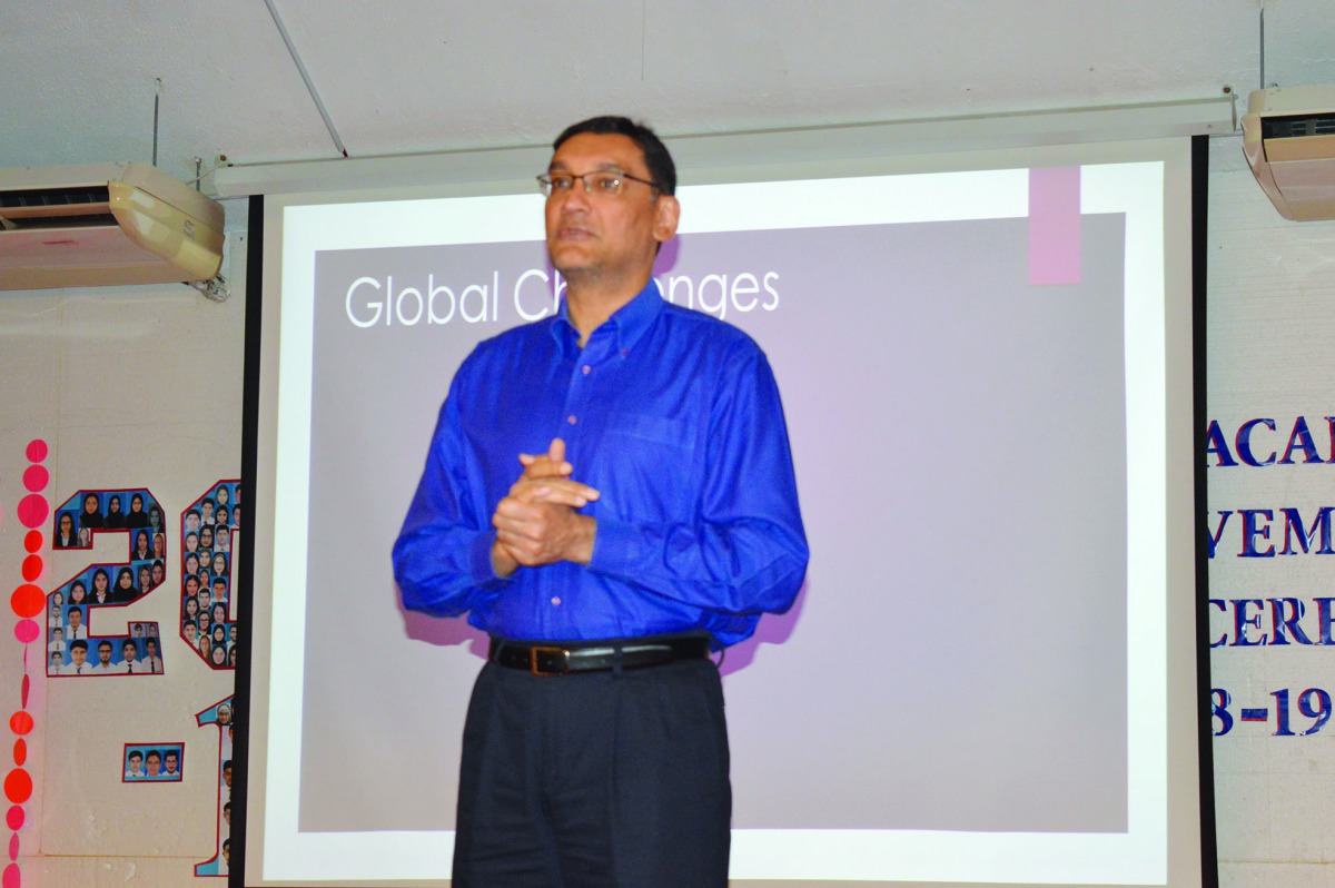 Dr. Ashfaq Bengali from Texas A&M University at Qatar during the ‘Engineering Solution to Global Challenges’ seminar.