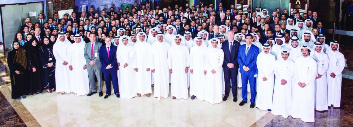 H E Saad Sherida Al Kaabi, Minister of State for Energy Affairs, President & CEO of Qatar Petroleum with the Muntajat officials.
