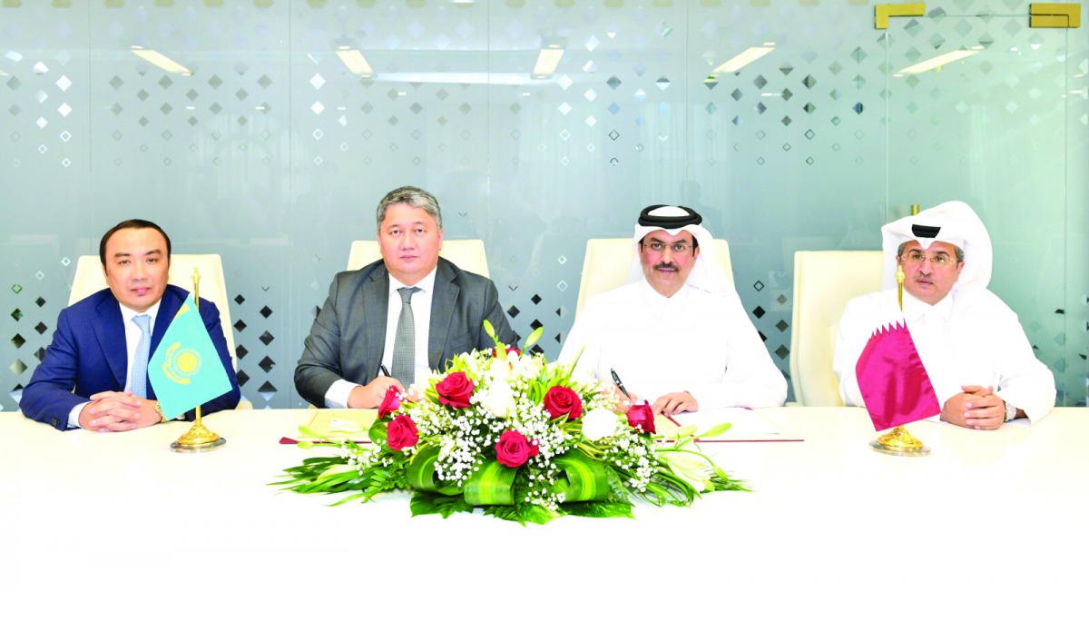 The President of Qatar Civil Aviation Authority, H E Abdullah bin Nasser Turki Al Subaey, and the Chairperson of Civil Aviation Committee of the Ministry of Industry and Infrastructure Development of Kazakhstan, Talgat Lastayev, signing the MoU in Doha. 