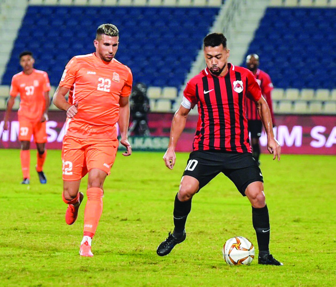 Al Rayyan captain Rodrigo Tabata (right) in action against Umm Salal’s Murad Naji during their Ooredoo Cup Group A match at Al Khor Stadium yesterday. The match ended in an exciting 2-2 draw.PICS: Salim Matramkot/The Peninsula and QSL Twitter