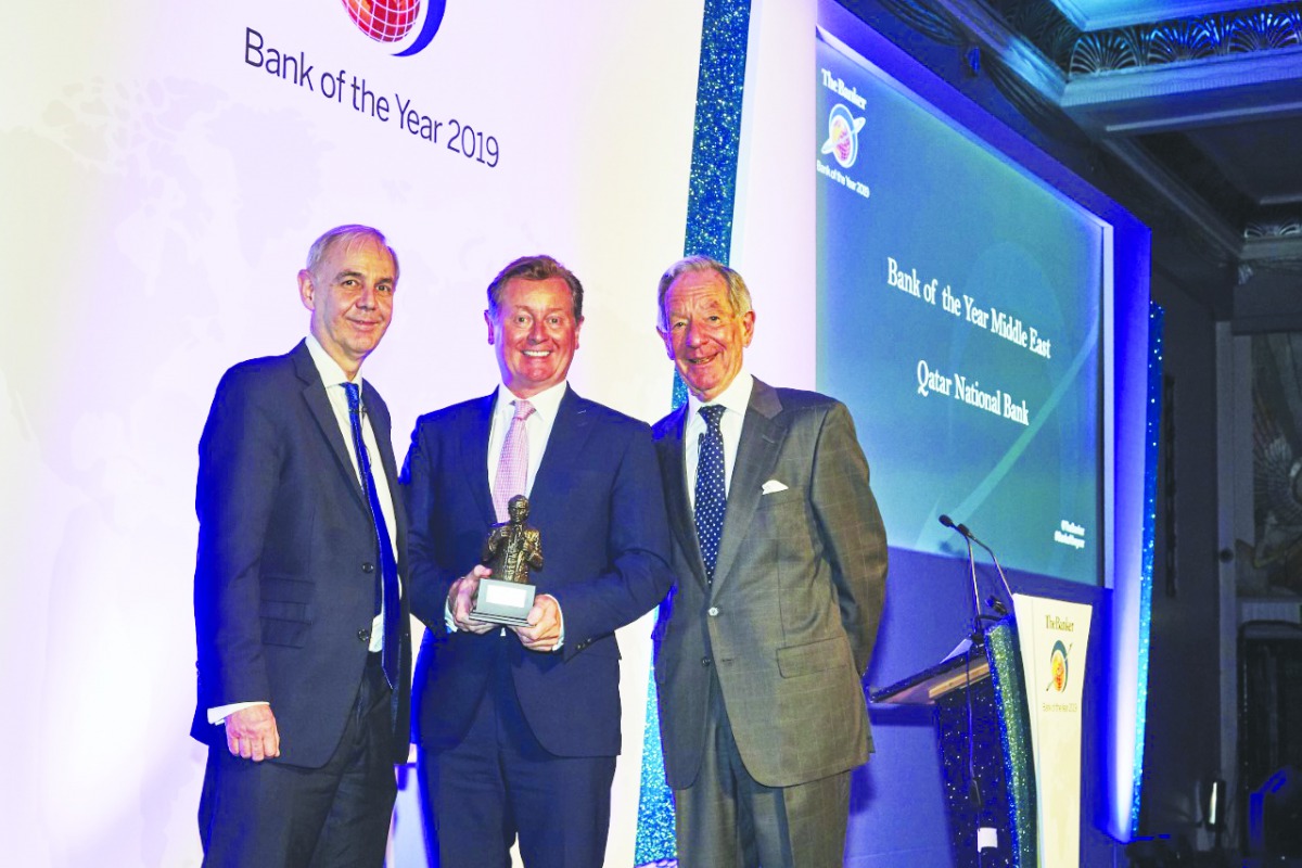 The officials during the award ceremony.