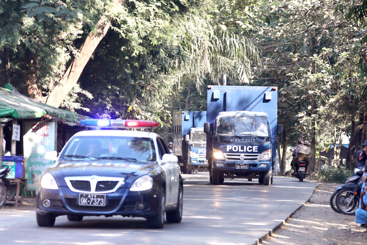 Police vehicles transport Rohingya Muslims, charged with illegally travelling without proper documents, in Pathein, Ayeyarwady, Myanmar December 20, 2019. Reuters/Ann Wang