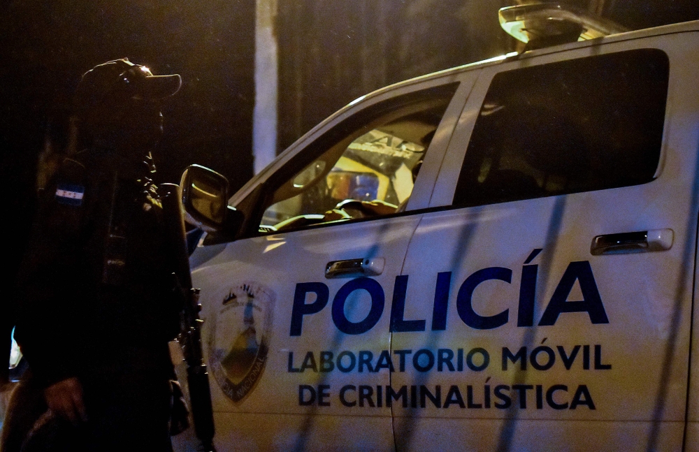 Forensic police arrive to the penitentiary of Tela after a fight between rival gangs ocurred in the prison. December 21, 2019/ AFP / STR