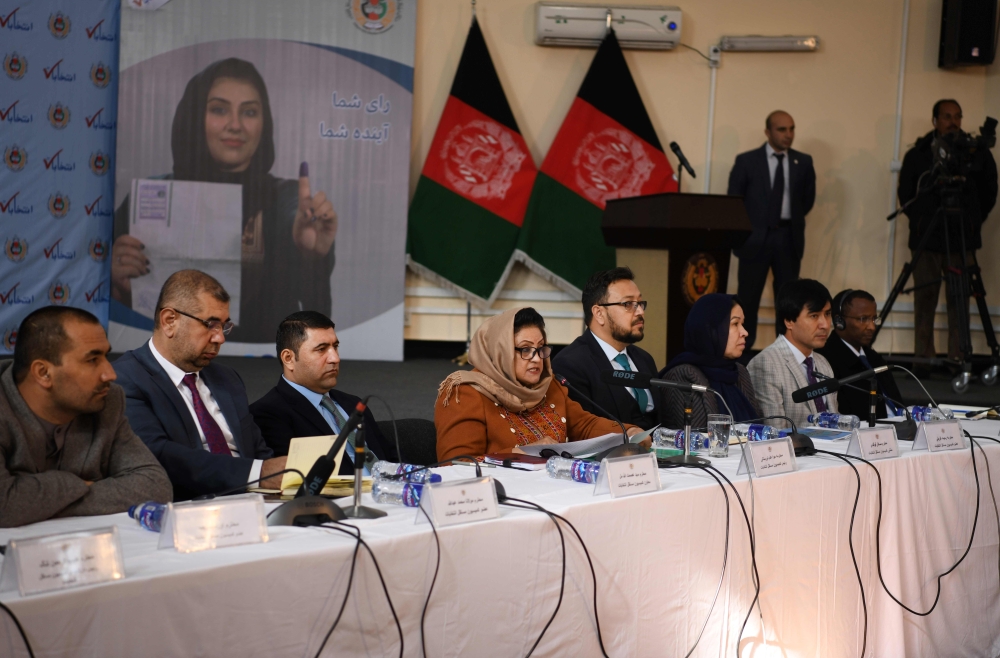 Head of the Afghan Independent Election Commission (IEC) Hawa Alam Nuristani (C) takes part in a press conference to announce the preliminary elections results in Kabul on December 22, 2019. (AFP / FARSHAD USYAN)
 