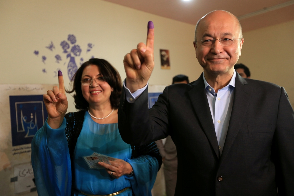 Barham Salih with his wife show their ink-stained fingers at a polling station in Sulaimaniyah, Iraq, May 12, 2018. Reuters / Ari Jalal