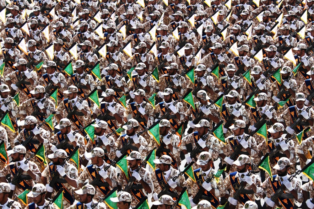  In this file photo taken on September 22, 2014, Iranian Revolutionary Guards troops march during the annual military parade marking the anniversary of Iran's war with Iraq (1980-88) in Tehran. (AFP / Behrouz MEHRI)