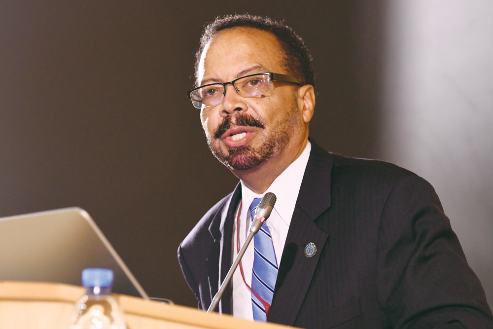 Dr. Roderic I Pettigrew 