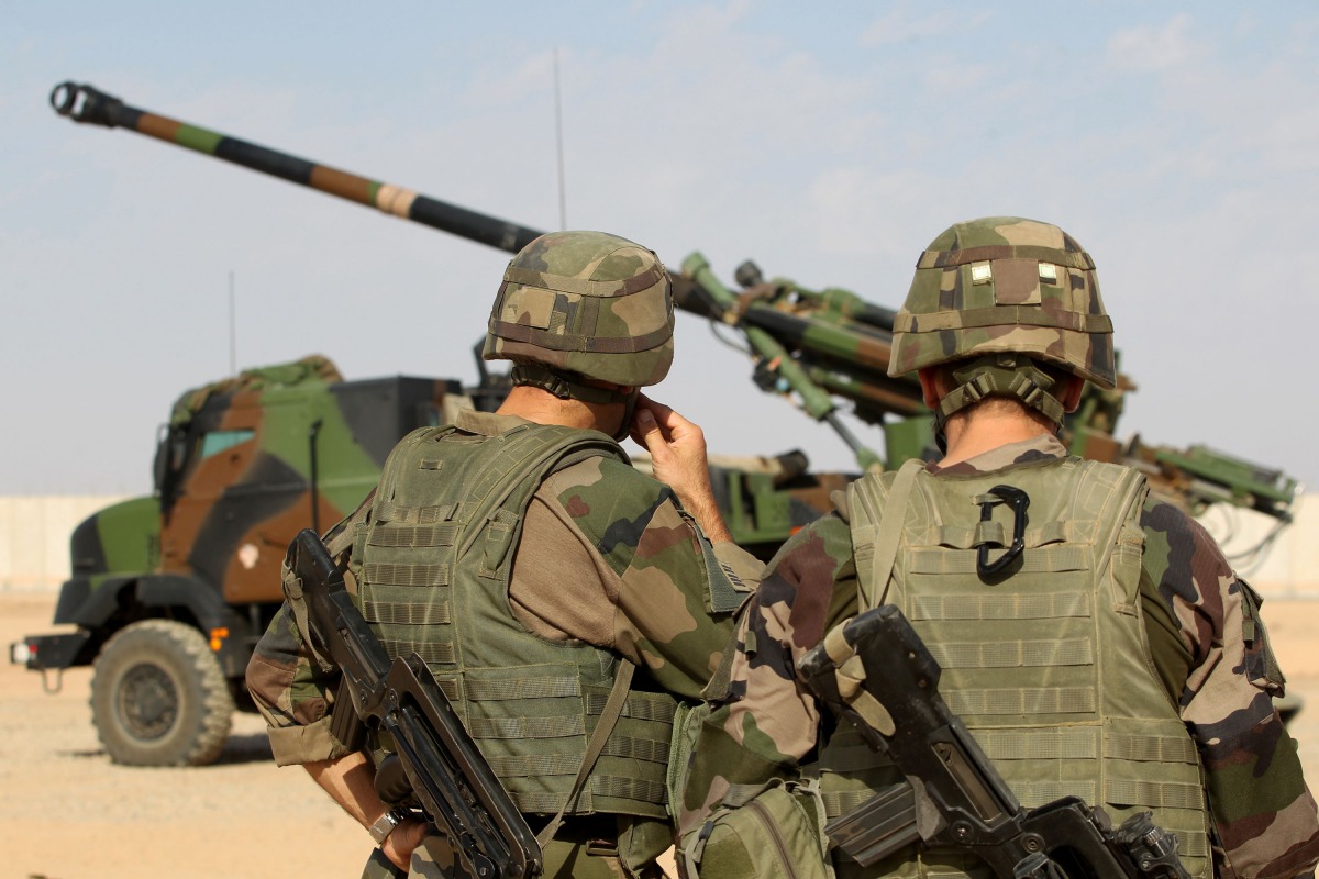 French soldiers stand next to a CAESAR a French self-propelled 155 mm 52-calibre gun-howitzer in  this October 31 2016 file photo taken from a different location. (AFP) 