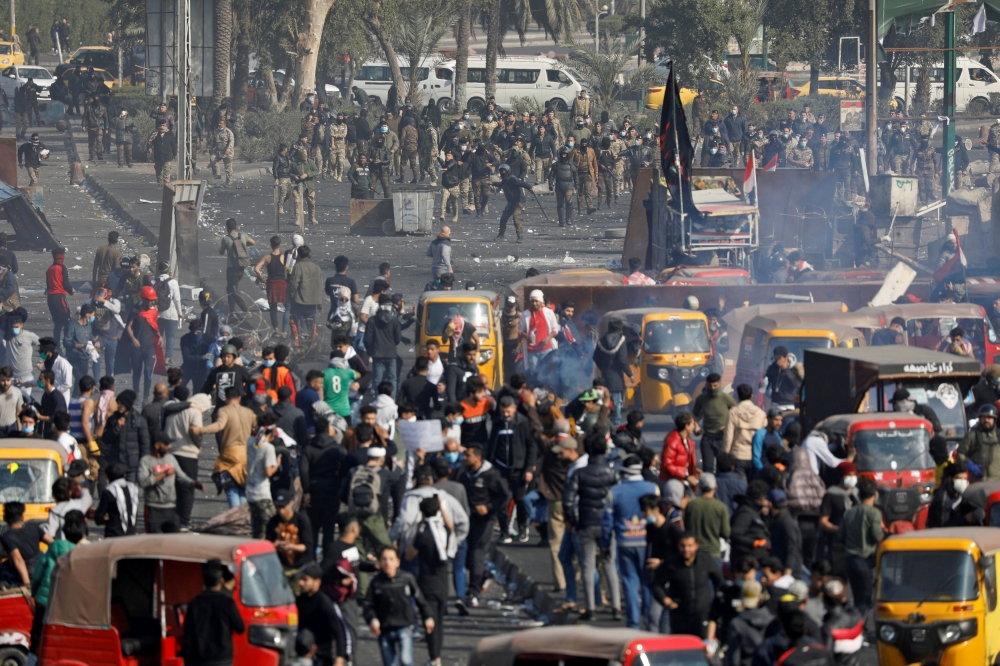 Demonstrators clash with members of Iraqi security forces during ongoing anti-government protests, in Baghdad, Iraq January 20, 2020. REUTERS/Khalid al-Mousily
