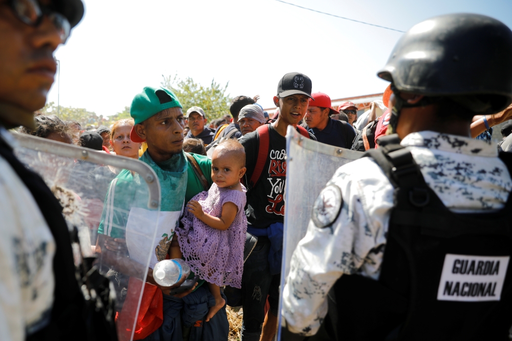 Members of Mexico's National Guard block migrants, part of a caravan travelling to the U.S., near the border between Guatemala and Mexico, in Ciudad Hidalgo, Mexico, January 20, 2020. Reuters/Jose Cabezas
 