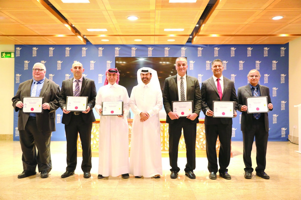 The officials of CNA-Q with the accreditation certificates of its engineering programmes. 