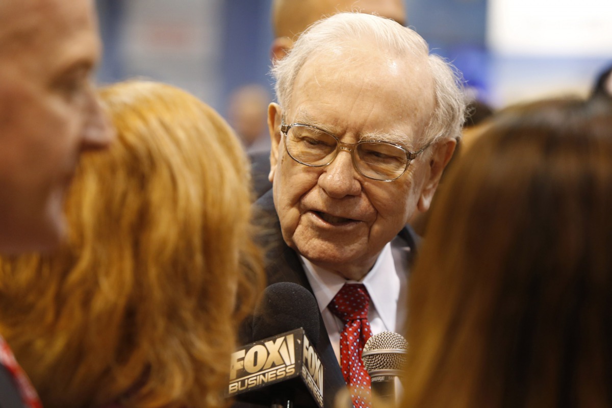 Warren Buffett talks to reporters as he tours the exhibit hall during the Berkshire Hathaway Annual Shareholders Meeting at the CenturyLink Center in Omaha, Nebraska, April 30, 2016.  Reuters / Ryan Henriksen