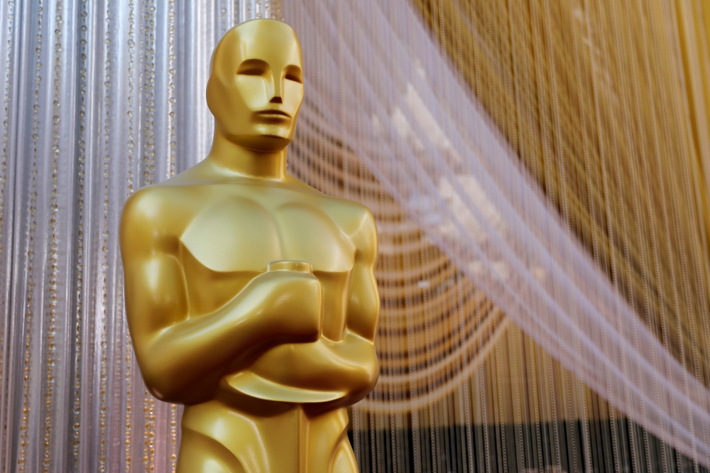  An Oscar statue stands along the red carpet arrivals area in preparation for the 92nd Academy Awards in Los Angeles, California, U.S., February 8, 2020. REUTERS/Mike Blake TPX IMAGES OF THE DAY 