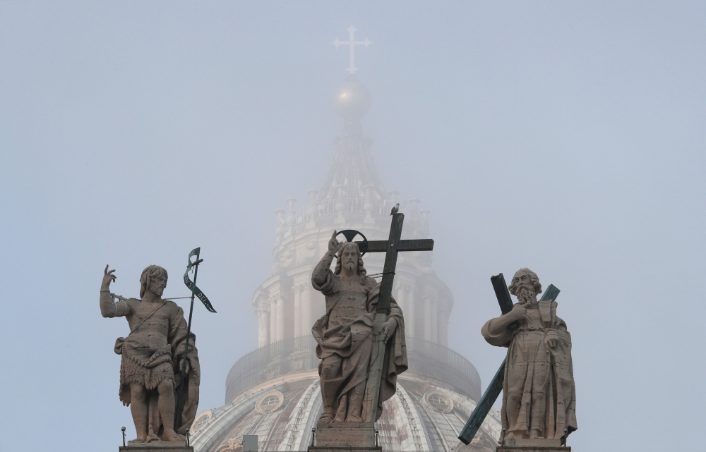 The dome of Saint Peters’ Basilica is seen covered in fog, Saint Peters Square at the Vatican, November 14, 2018. Reuters / Max Rossi