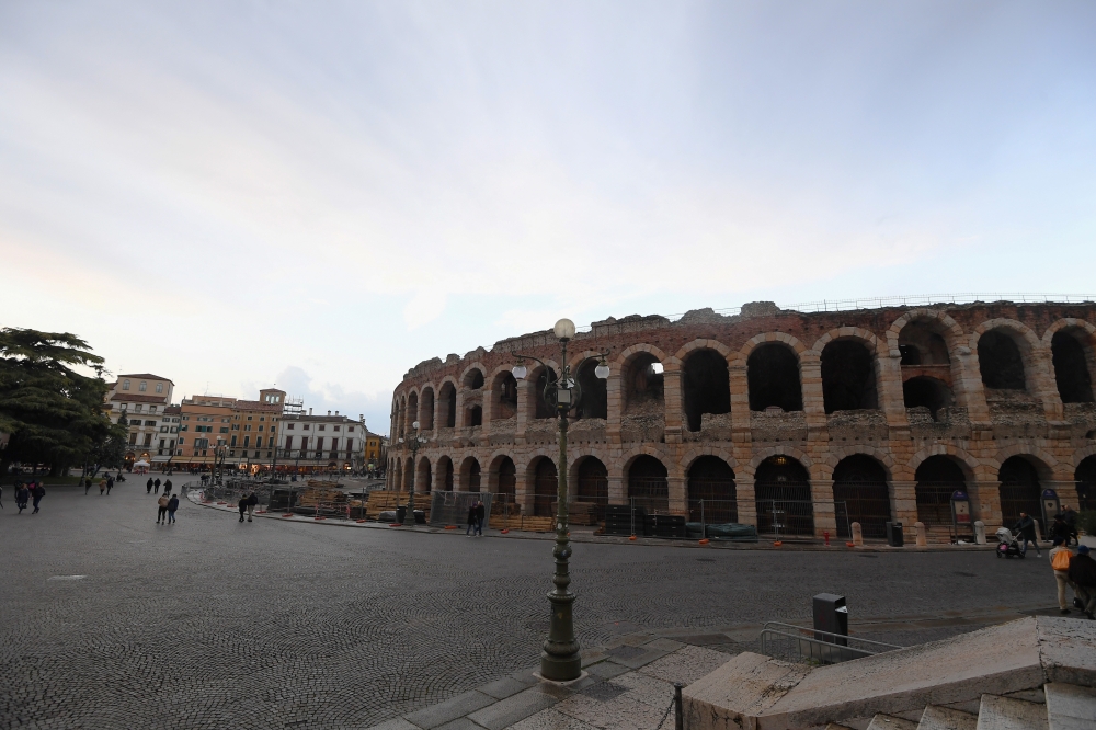Piazza Bra, virtually deserted as Italy battles a coronavirus outbreak, in Verona, Italy, March 7, 2020. REUTERS/Alberto Lingria
 