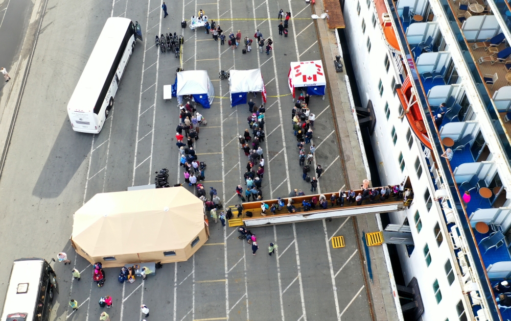 OAKLAND, CALIFORNIA - MARCH 09: Passengers disembark from the Princess Cruises Grand Princess cruise as it sits docked in the Port of Oakland on March 09, 2020 in Oakland, California.Justin Sullivan/AFP