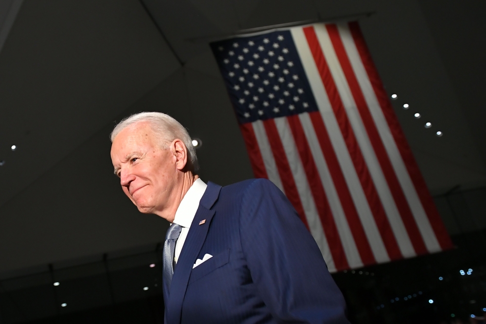 Democratic presidential hopeful former Vice President Joe Biden walks out after speaking at the National Constitution Center in Philadelphia, Pennsylvania on March 10, 2020. / AFP / Mandel Ngan 