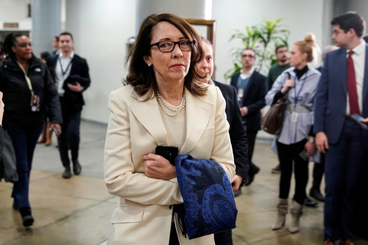 FILE PHOTO: Senator Maria Cantwell (D-WA) arrives as the impeachment trial of U.S. President Donald Trump continues in Washington, U.S., January 23, 2020. REUTERS/Joshua Roberts