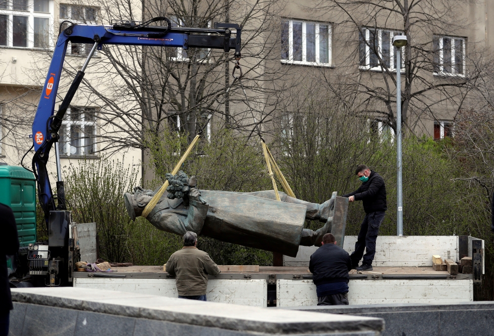The statue of Soviet World War II commander Ivan Stepanovic Konev is loaded on a truck after removal from its platform in Prague, Czech Republic, April 3, 2020. REUTERS/David W Cerny
