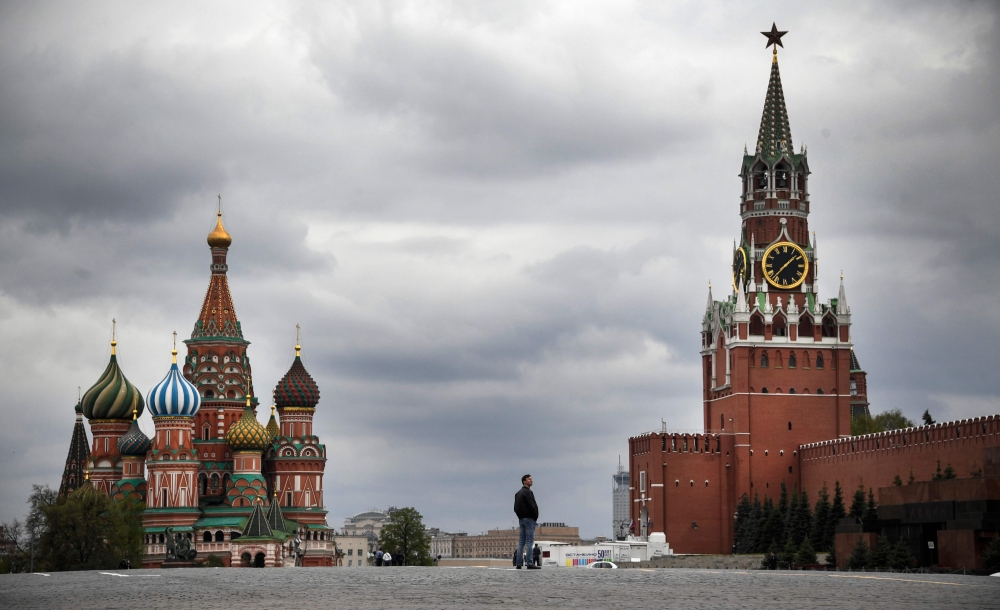 TOPSHOT - A man walks on Red Square in downtown Moscow on May 6, 2020, amid the spread of the new coronavirus COVID-19. / AFP / Alexander NEMENOV