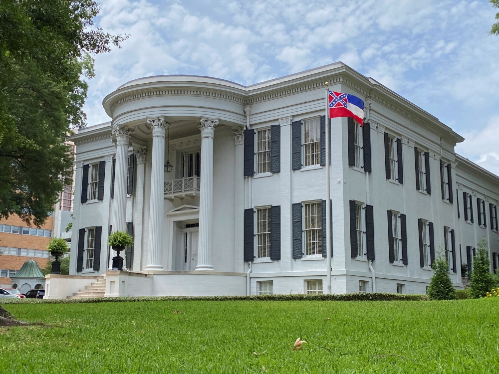 A Mississippi flag flies at the governor's mansion on the day Mississippi Governor Tate Reeves signs a bill into law replacing the current state flag that includes a Confederate emblem, in Jackson, Mississippi, U.S., June 30, 2020. REUTERS/Suzi Altman