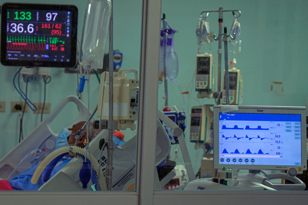 A patient infected with the novel coronavirus COVID-19 remains in the Intensive Care Unit at the Dr. Arnulfo Arias Madrid Hospital Complex, in Panama City on July 04, 2020. Panama is the country with the highest rate of COVID-19 cases in Central America a