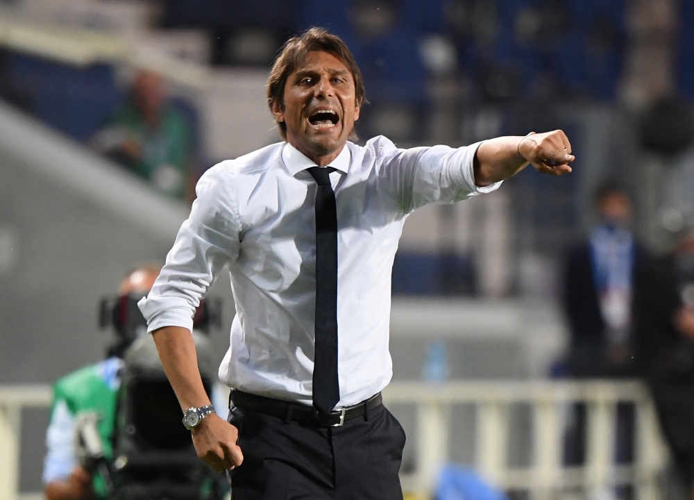 Inter Milan coach Antonio Conte reacts during the match, as play resumes behind closed doors following the outbreak of the coronavirus disease (COVID-19) (REUTERS/Alberto Lingria)