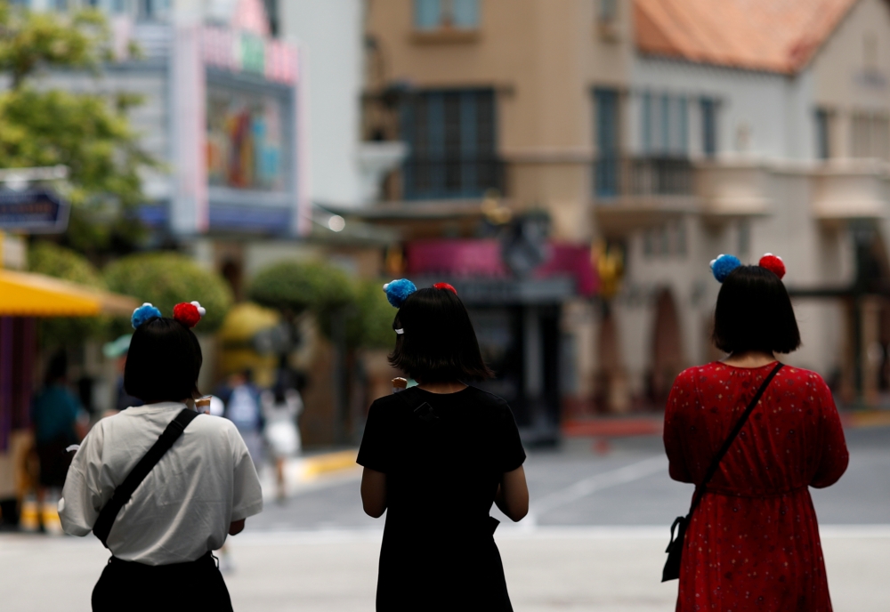 FILE PHOTO: People visit the largely empty Universal Studios Singapore, as tourism takes a decline following the coronavirus outbreak, in Sentosa March 4, 2020. REUTERS/Edgar Su/File Photo