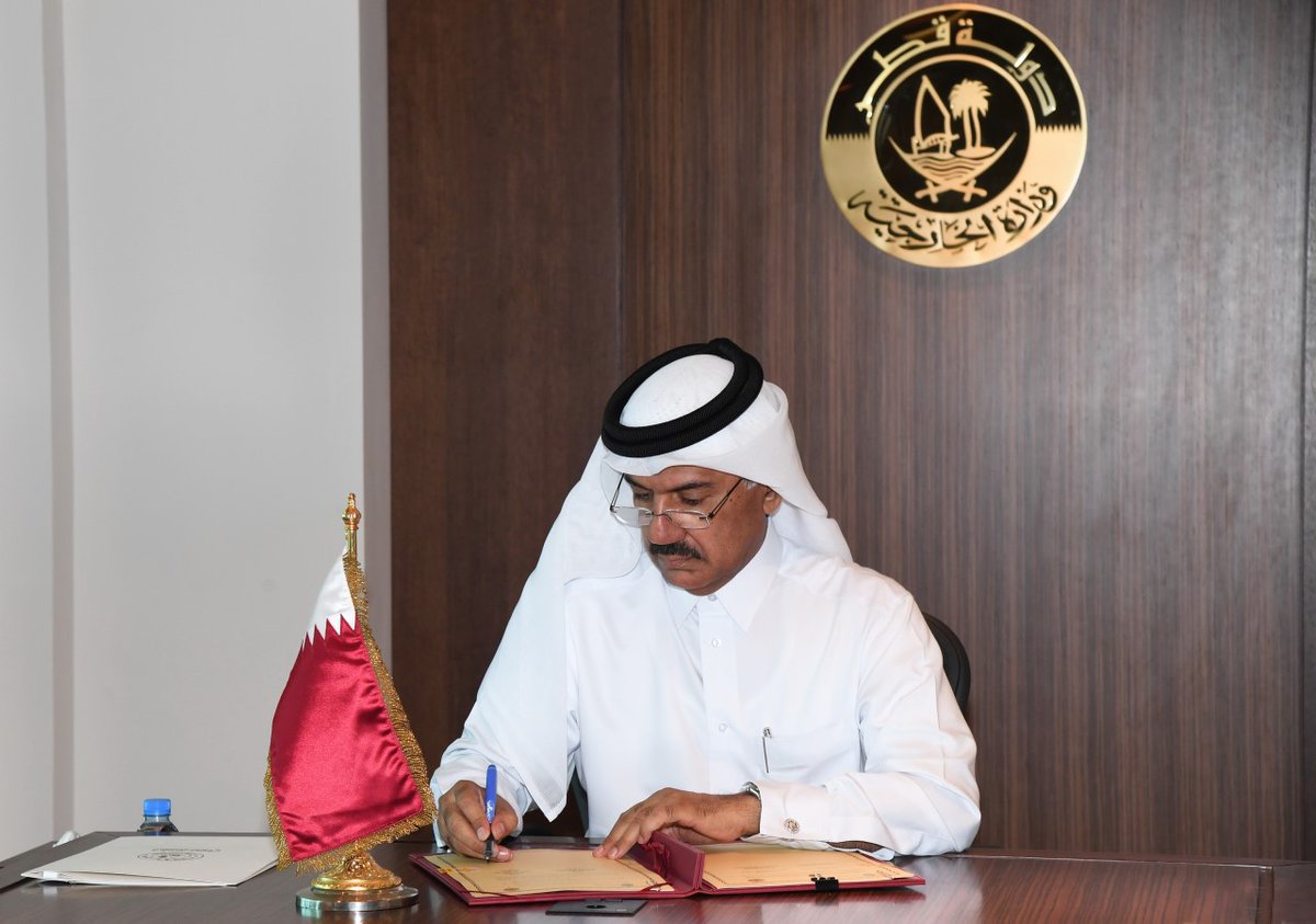 Secretary-General of the Ministry of Foreign Affairs H E Dr. Ahmed Hassan Al Hammadi during the signing of Global Green Growth Institute’s (GGGI) host country agreement.