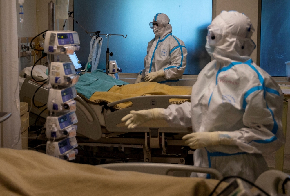 Medical workers take care of patients suffering from the coronavirus disease (COVID-19), at the Intensive Care Unit (ICU) of the Max Smart Super Speciality Hospital in New Delhi, India, September 5, 2020.