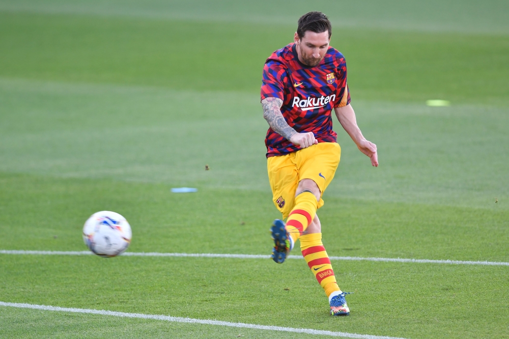 Barcelona's Argentinian forward Lionel Messi warms up before the friendly football match between FC Barcelona and Nastic at the Johan Cruyff stadium in Sant Joan Despi, near Barcelona, on September 12, 2020. / AFP / Pau BARRENA