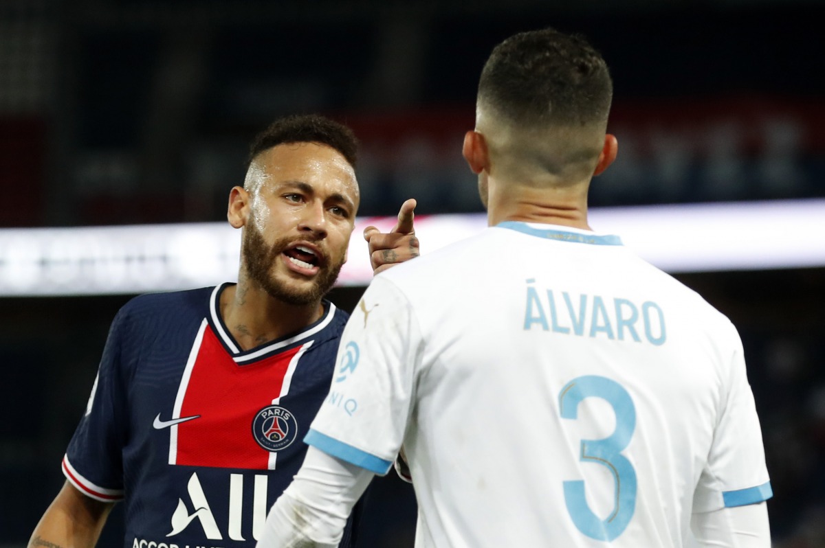  Paris St Germain v Olympique de Marseille - Parc des Princes, Paris, France - September 13, 2020 Paris St Germain's Neymar clashes with Olympique de Marseille's Alvaro Gonzalez REUTERS/Gonzalo Fuentes
