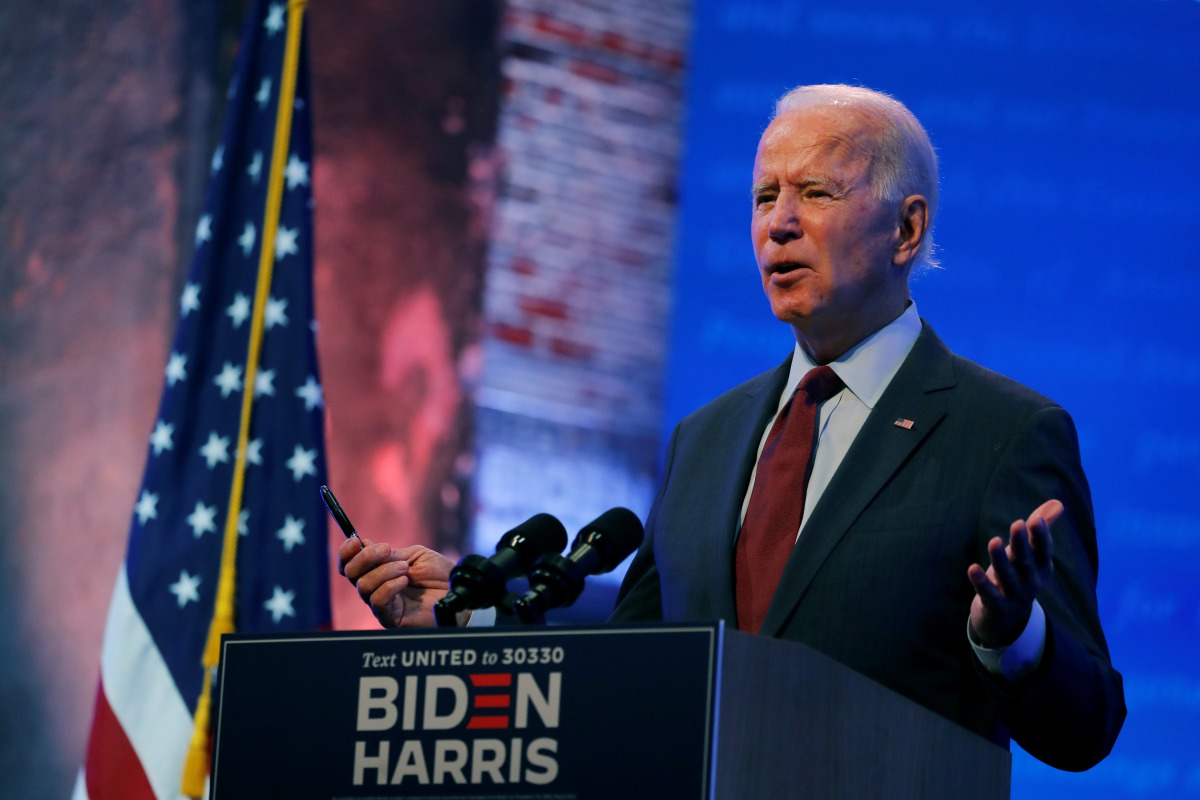U.S. Democratic presidential candidate and former Vice President Joe biden delivers a speech on the U.S. Supreme Court at the Queen Theater in Wilmington, Delaware, U.S., September 27, 2020. REUTERS/Mike Segar

