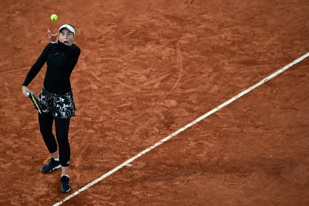 Latvia's Jelena Ostapenko serves the ball to Czech Republic's Karolina Pliskova during their women's singles second round tennis match on Day 5 of The Roland Garros 2020 French Open tennis tournament in Paris on October 1, 2020. AFP / MARTIN BUREAU