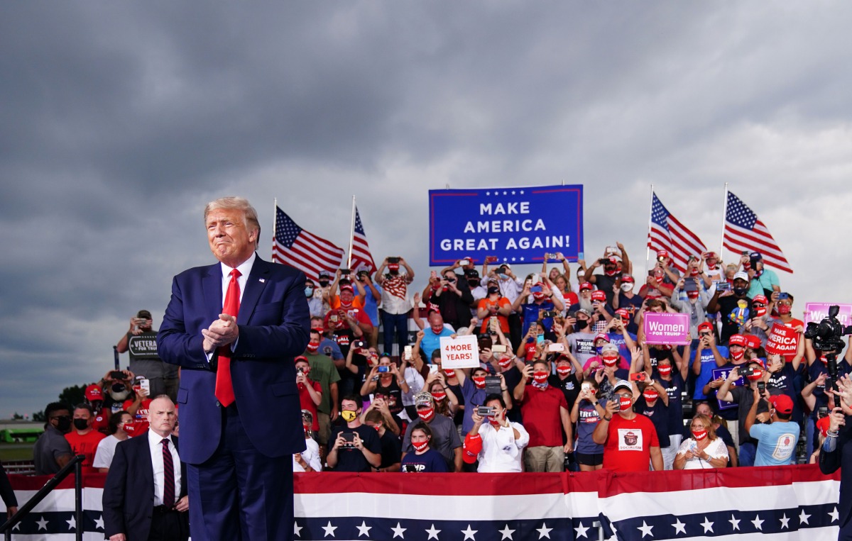 (FILES) In this file photo taken on September 8, 2020 US President Donald Trump arrives for a campaign rally at Smith-Reynolds Regional Airport in Winston-Salem, North Carolina. / AFP / MANDEL NGAN

