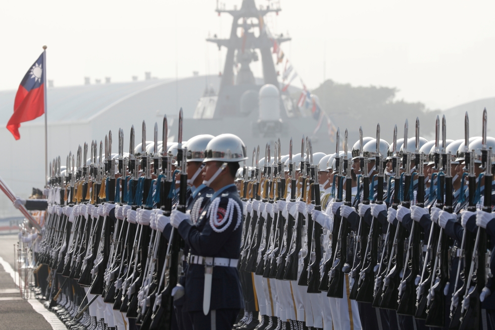 FILE PHOTO: Taiwan's navy sailors take part in the commissioning ceremony of PFG-1112 Ming Chuan and PFG-1115 Feng Chia, Perry-class guided missile frigates, at Kaohsiung's Zuoying naval base, Taiwan November 8, 2018. REUTERS/Tyrone Siu/File Photo
