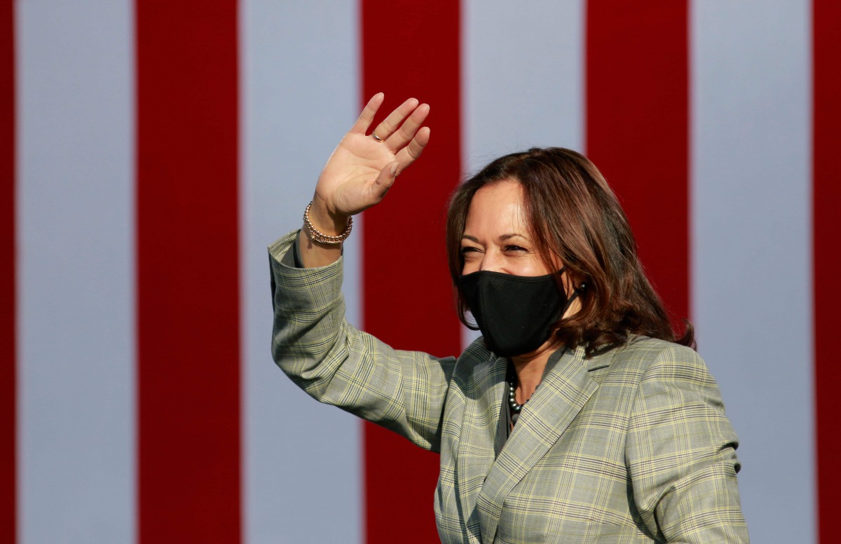 (FILES) In this file photo taken on October 02, 2020, Democratic vice presidential nominee Kamala Harris waves to supporters at a voter mobilization drive-in event in Las Vegas./ AFP / Ronda Churchill