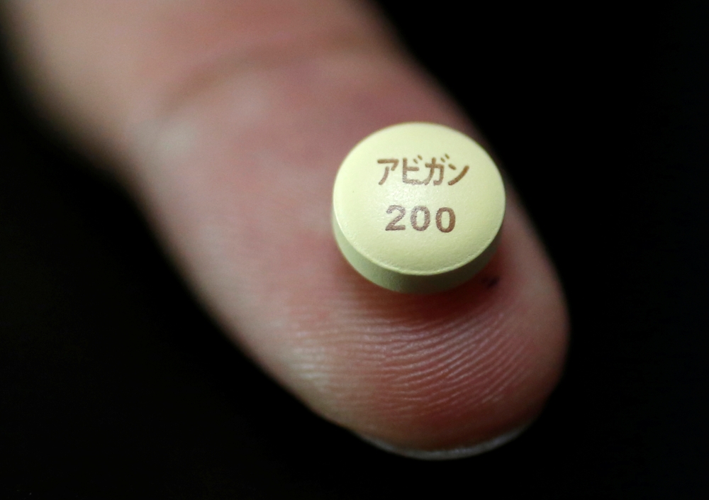 A tablet of Avigan - drug approved as an anti-influenza drug in Japan and developed by Toyama Chemical Co, a subsidiary of Fujifilm Holdings Co, is displayed during a photo opportunity at Fujifilm's headquarters in Tokyo, October 22, 2014. REUTERS/Issei K