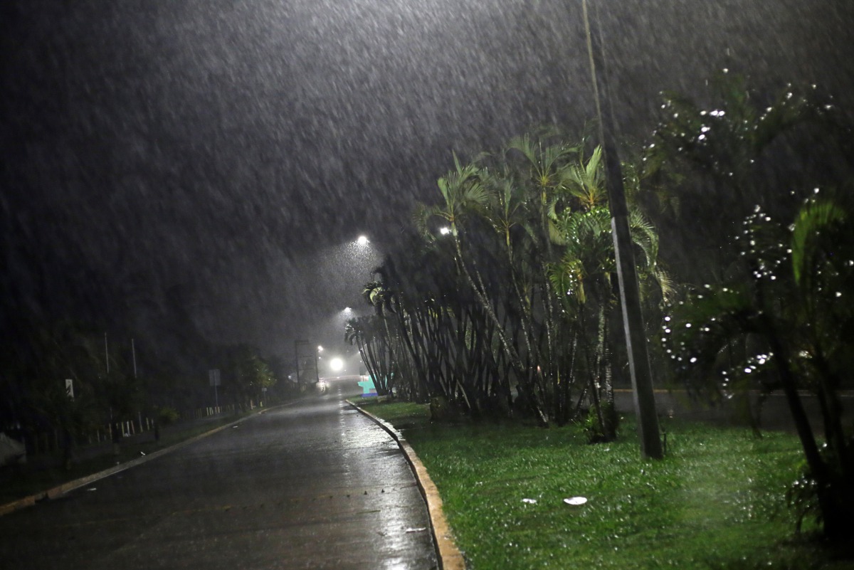 Rain batters a street as Hurricane Eta approaches in Tela, Honduras November 2, 2020. REUTERS/Jorge Cabrera
