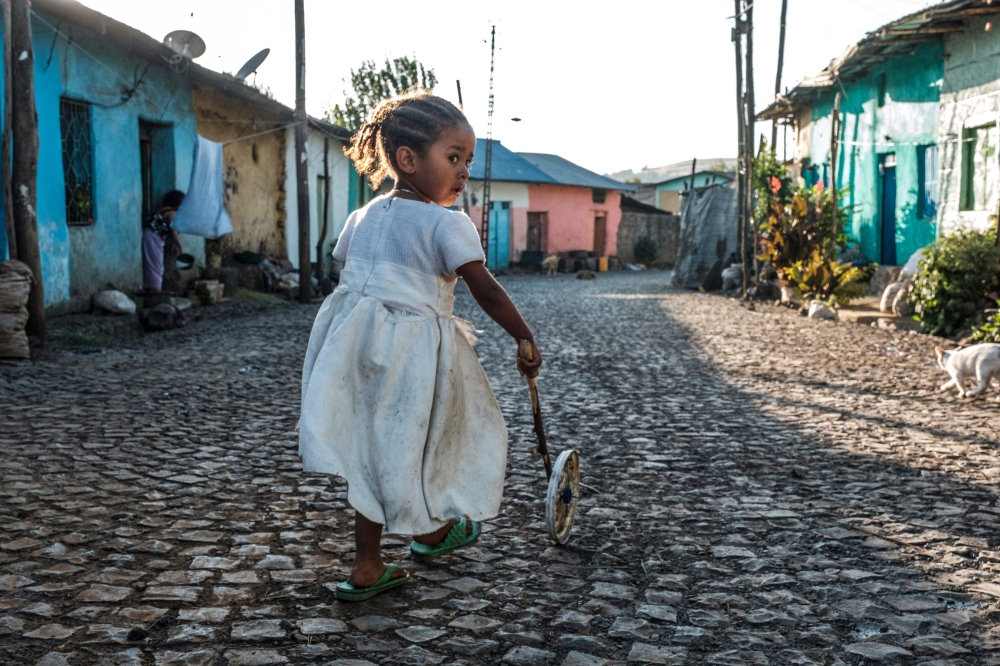 A child plays in a street in the city of Gondar, on November 09, 2020. / AFP / EDUARDO SOTERAS