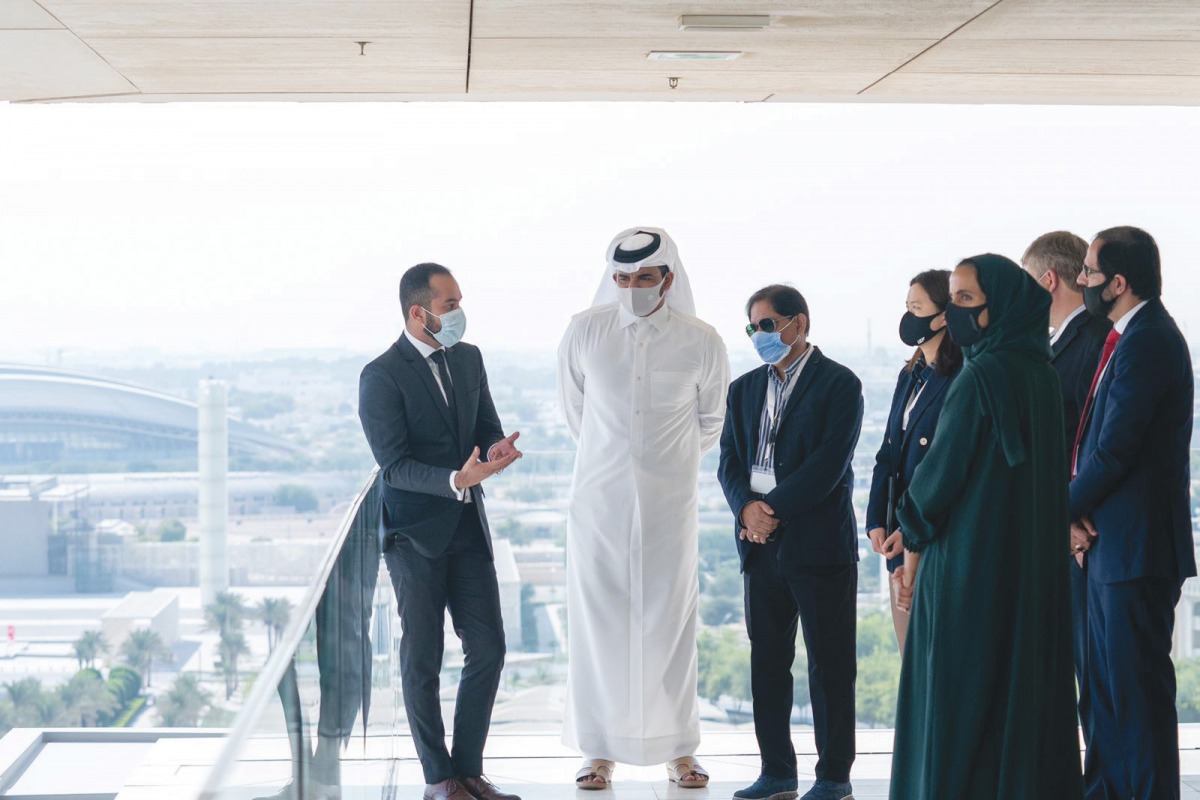 Doha 2030 Bid Committee President H E Sheikh Joaan bin Hamad Al Thani and H E Sheikha Hind bint Hamad Al Thani, Vice-Chairperson and CEO of QF, with the members of the Evaluation Committee.