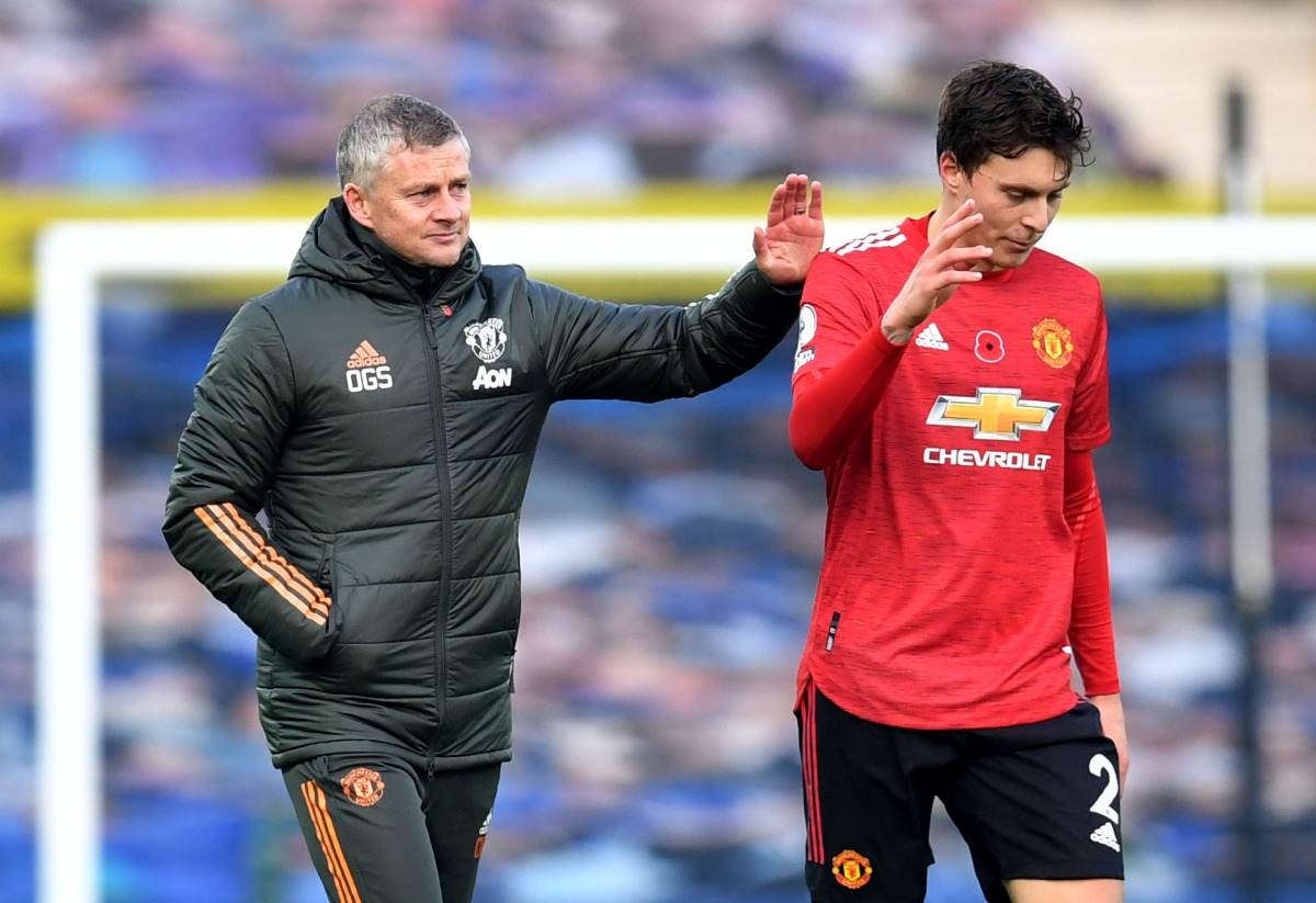 Soccer Football - Premier League - Everton v Manchester United - Goodison Park, Liverpool, Britain - November 7, 2020 Manchester United manager Ole Gunnar Solskjaer with Victor Lindelof after the match Pool via REUTERS/Paul Ellis 