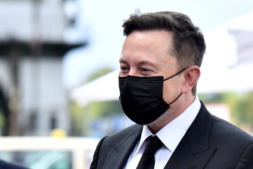 Elon Musk wears a protective mask as he arrives to attend a meeting with the leadership of the conservative CDU/CSU parliamentary group, in Berlin, Germany September 2, 2020. Tobias Schwarz/Pool via REUTERS/File Photo