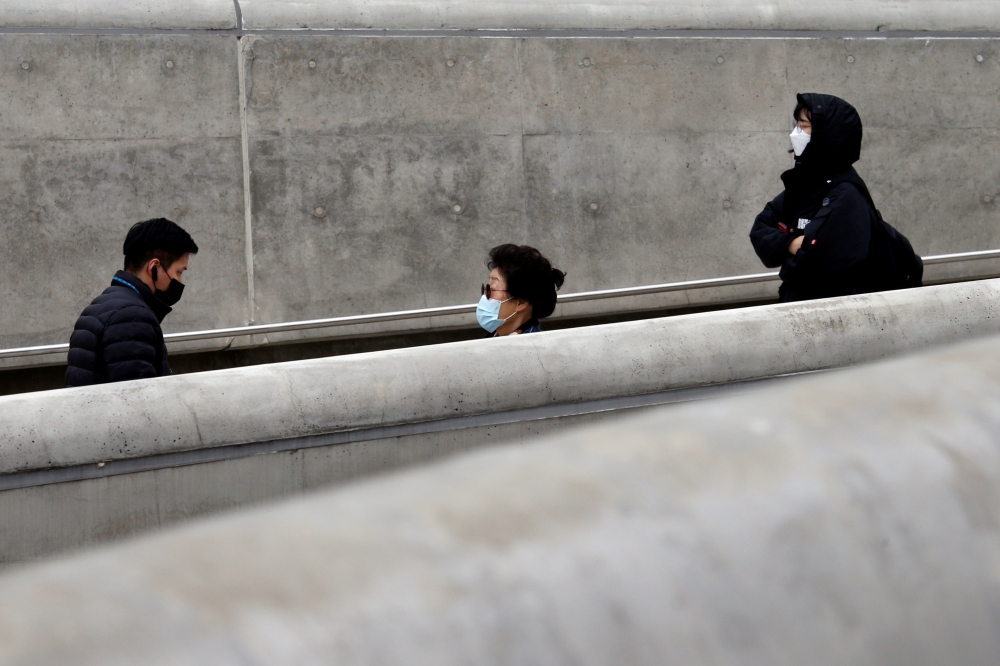 People wearing masks walk along a street amid the coronavirus disease (COVID-19) pandemic in Seoul, South Korea, November 20, 2020. REUTERS/Heo Ran