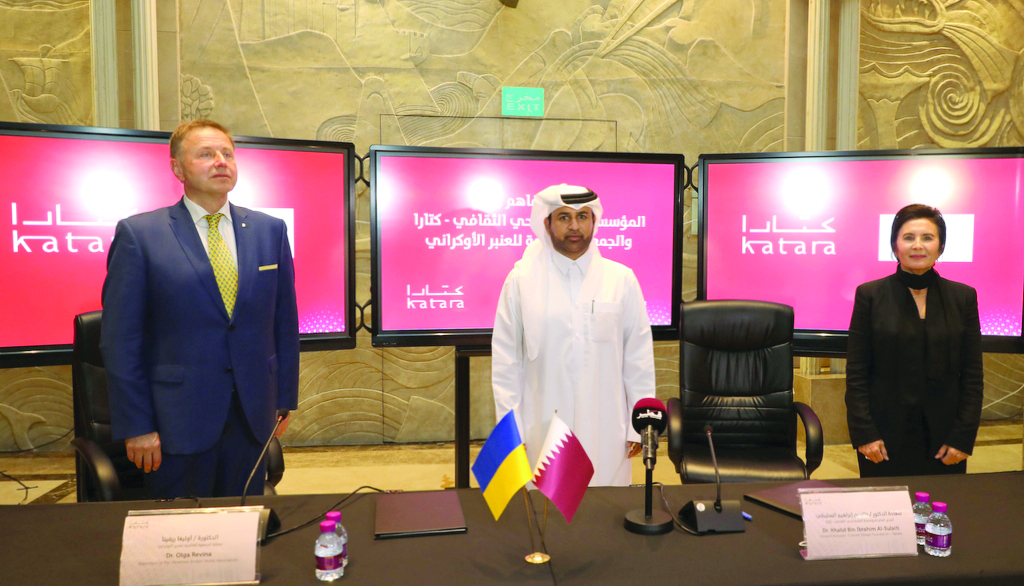 Katara General Manager Dr. Khalid bin Ibrahim Al Sulaiti (centre), Ukrainian Ambassador to Qatar H E Andrii Kuzmenko (left), and Ukrainian Amber World Association representative Dr. Olga Revina pose for a group photo after signing the MoU.
