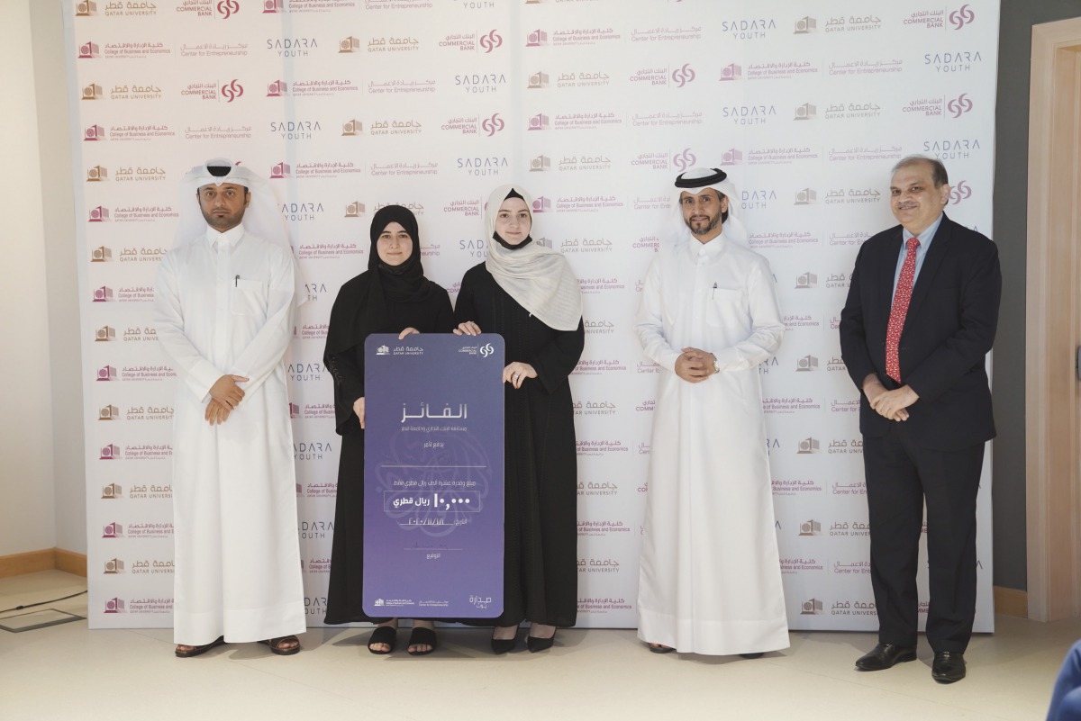 Amit Sah, EGM and Head of Retail Banking at Commercial Bank, with other officials from Commercial Bank and Qatar University awarding the student winners at a ceremony held at Qatar University, in Doha, recently. 