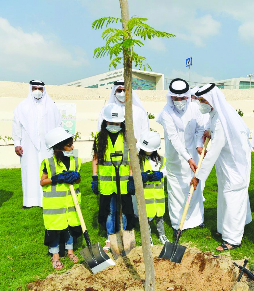 Speaker of Shura Council, H E Ahmed bin Abdullah bin Zaid Al Mahmoud; Minister of Finance H E Ali bin Shareef Al Emadi, and President of Public Works Authority (Ashghal), Dr. Eng. Saad bin Ahmed Al Muhannadi, planting trees in the park near Shura Council 